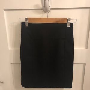 Lululemon (never worn) pencil skirt